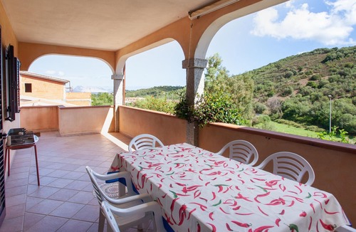Buddittogliu Straulas House | Holiday Apartment with Air Conditioning, Parking Available; Pets Allowed