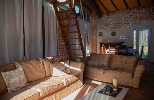 Vaprio d'Agogna Apartment | Holiday apartment Vaprio d'Agogna for 1 - 6 persons with 2 bedrooms - Castle