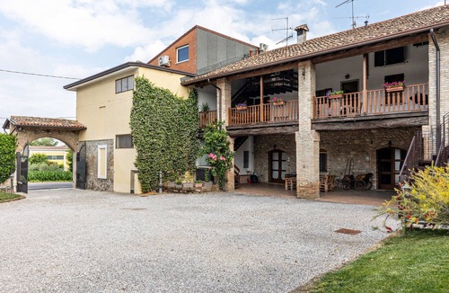 Lonato del Garda Apartment | Holiday Apartment "Cascina Raperonzolo" with Private Terrace, A/C & Wi-Fi