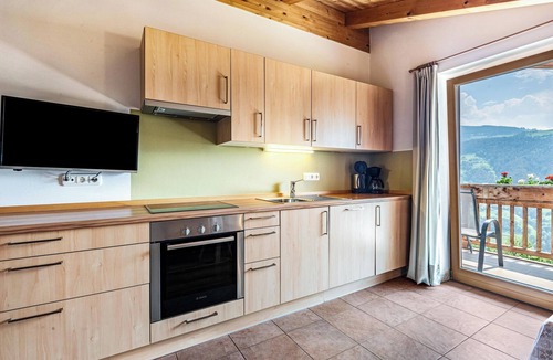 Albions Apartment | Holiday Apartment "Dolomiten Winklerhof" with Mountain View, Garden & Wi-Fi