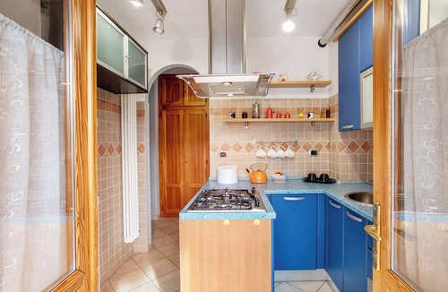 Panorama Apartment | Holiday Apartment "La Maison Des Jumeaux" with Private Terrace, Shared Garden & Wi-Fi
