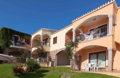 Badesi Apartment | Holiday apartment with air conditioning and community pool