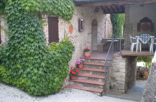 Montieri Apartment | Holiday apartment with a terrace and parking