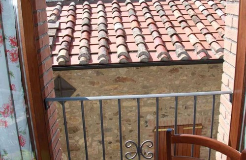 Montieri Apartment | Holiday apartment with a terrace and parking