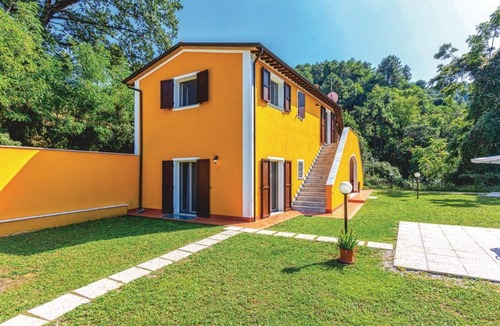 Carrara House | Holiday Canova