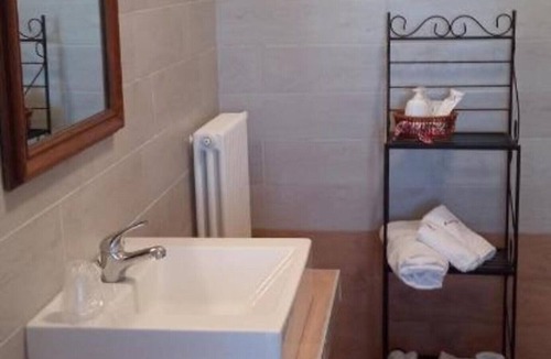 Vaglio Serra House | Holiday Home 'A Casa Di Anna' with Private Pool, Private Garden and Wi-Fi