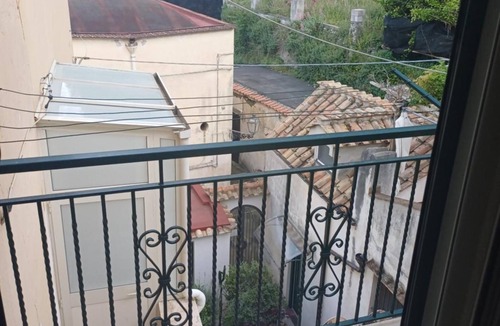 Cetara House | Holiday Home 'A' Russella' with Sea View, Wi-Fi and Air Conditioning