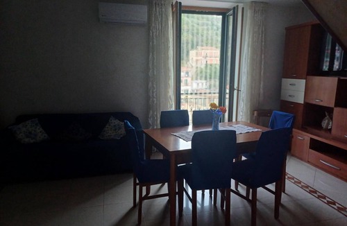 Cetara House | Holiday Home 'A' Russella' with Sea View, Wi-Fi and Air Conditioning