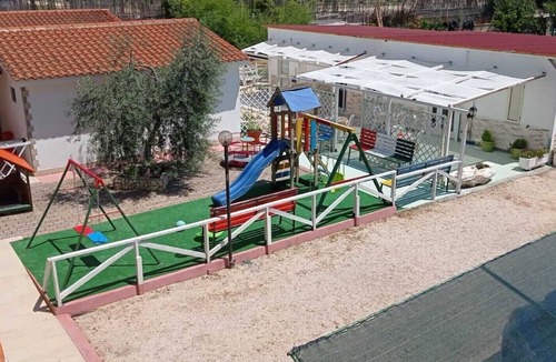 Peschici House | Holiday Home 'Bilo 2' with Private Terrace, Shared Garden and Wi-Fi