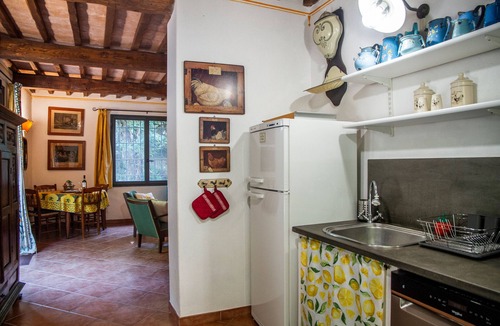 Grosseto House | Holiday Home 'Casa Elfo' with Shared Pool, Private Terrace and Wi-Fi