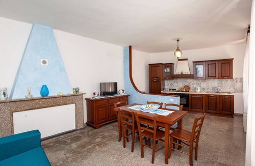 Irgoli House | Holiday Home 'Casa Irgoli - Sardegna' with Private Terrace, Wi-Fi and Air Conditioning