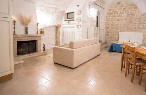 Trani House | Holiday Home 'Charme Room Dimora D'incanto' with Wi-Fi and Air Conditioning