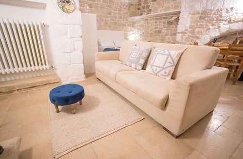 Trani House | Holiday Home 'Charme Room Dimora D'incanto' with Wi-Fi and Air Conditioning