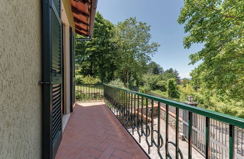 Rufina House | Holiday Home 'Gigli Di Firenze' with Mountain View, Wi-Fi and Air Conditioning
