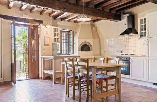 Ca' de' Grimaldi House | Holiday Home in Ca' De' Grimaldi with Garden