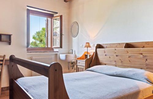 Ca' de' Grimaldi House | Holiday Home in Ca' De' Grimaldi with Garden