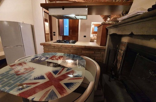 Clusane House | Holiday home in Clusane near lake