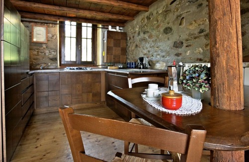 Rancio Valcuvia Apartment | Holiday home in a former mill from the 18th century. With 10 000 m² plot and pool