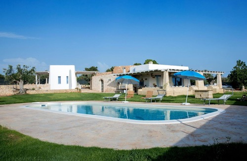 Racale House | Holiday Home in Torre Suda with 2 bedrooms sleeps 4