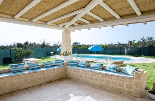 Racale House | Holiday Home in Torre Suda with 2 bedrooms sleeps 4