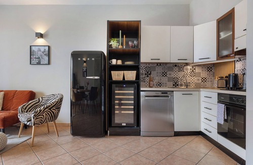 Assenza House | Holiday Home 'Casa Di Tino' with Lake View, Wi-Fi and Air Conditioning