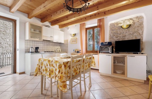 Assenza House | Holiday Home 'Lago' with Lake View and Private Terrace