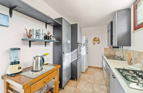 Capitana House | Holiday Home 'L'ape Regina' with Sea View, Wi-Fi and Air Conditioning