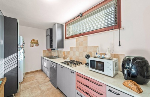 Capitana House | Holiday Home 'L'ape Regina' with Sea View, Wi-Fi and Air Conditioning