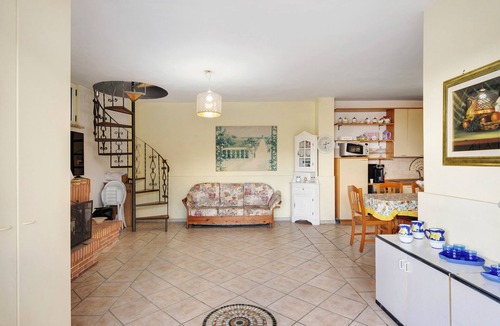 San Mango Piemonte House | Holiday Home 'Villa Luisa' with Mountain View, Shared Terrace and Wi-Fi