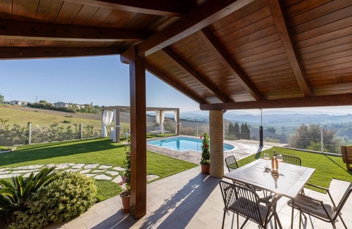 Terre Roveresche Villa | Holiday home with pool and air conditioning in Le Marche, 20 minutes from the Adriatic Sea