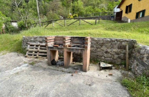 Gallicano House | Holiday Home "La Grotta" with Mountain View, Shared Pool & Wi-Fi