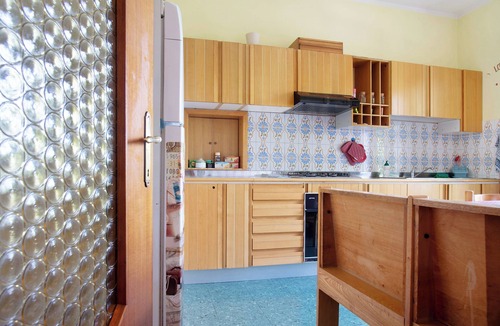 Cunardo House | Holiday Home 'Le Ore Liete Cunardo' with Private Garden, Balcony and Wi-Fi