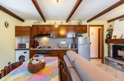 Nus House | Holiday Home 'Lo Sondzo' with Mountain View, Shared Terrace and Wi-Fi