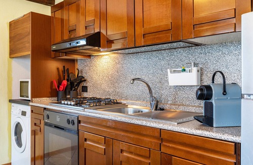 Nus House | Holiday Home 'Lo Sondzo' with Mountain View, Shared Terrace and Wi-Fi