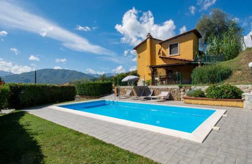 Villa Collemandina House | Holiday Home Michael e Patrick by Interhome