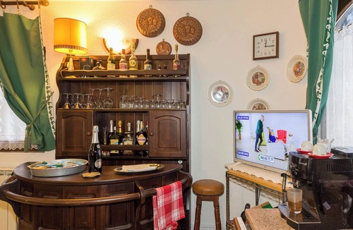 Castelveccana House | Holiday Home Parco Azzurro close to Lake with Pool & Wi-Fi