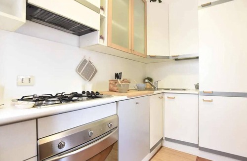 Flaminio House | Holiday Home 'Romantic Apartment Metro Flaminio' with Wi-Fi and Air Conditioning