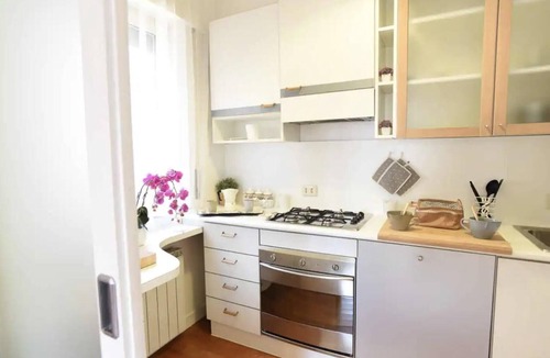 Flaminio House | Holiday Home 'Romantic Apartment Metro Flaminio' with Wi-Fi and Air Conditioning