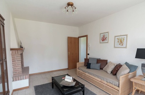 Petriolo House | Holiday Home "Rosa" with Mountain View, Private Garden & Wi-Fi