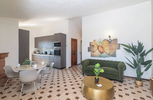 San Teodoro House | Holiday Home 'Rosmar' with Private Terrace, Shared Garden and Air Conditioning