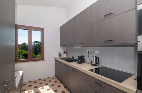San Teodoro House | Holiday Home 'Rosmar' with Private Terrace, Shared Garden and Air Conditioning
