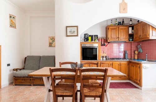 Jerzu House | Holiday Home 'Sa Omu De Sa Palgia' with Sea View, Balcony and Air Conditioning