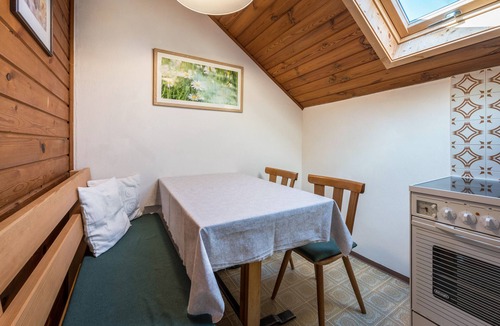 Casola House | Holiday Home 'Urthalerhof Historic' with Mountain View, Shared Garden and Wi-Fi