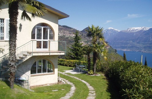 Tignale House | Holiday house Casa Rosina 2-10 P., garden, pool, amazing vieuw,6 km to the lake