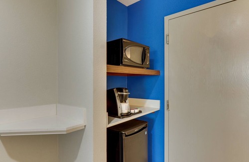 Monroe Hotel | Holiday Inn Express Cincinnati North - Monroe by IHG