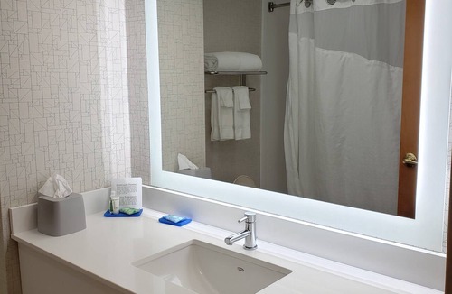 Edgewood Hotel | Holiday Inn Express Edgewood-Aberdeen-Bel Air by IHG