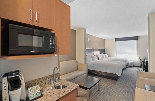 Hellertown Hotel | Holiday Inn Express Hotel & Suites Bethlehem by IHG
