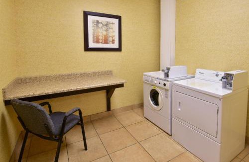 Wauseon Hotel | Holiday Inn Express Hotel & Suites Wauseon by IHG