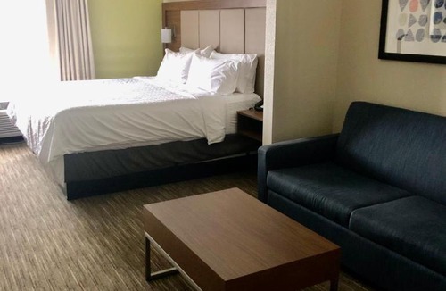 Cedar Falls Hotel | Holiday Inn Express & Suites Cedar Falls - Waterloo by IHG