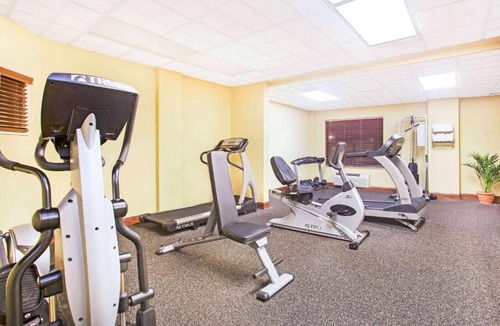 College Park Hotel | Holiday Inn Express & Suites - Mobile - I-65 by IHG